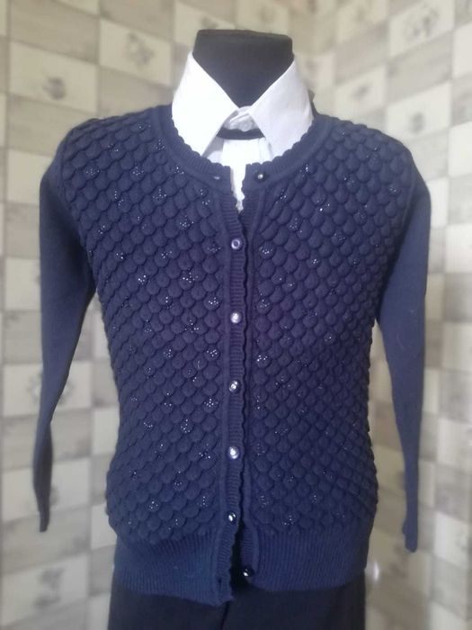 Кофточка  девочке в школу