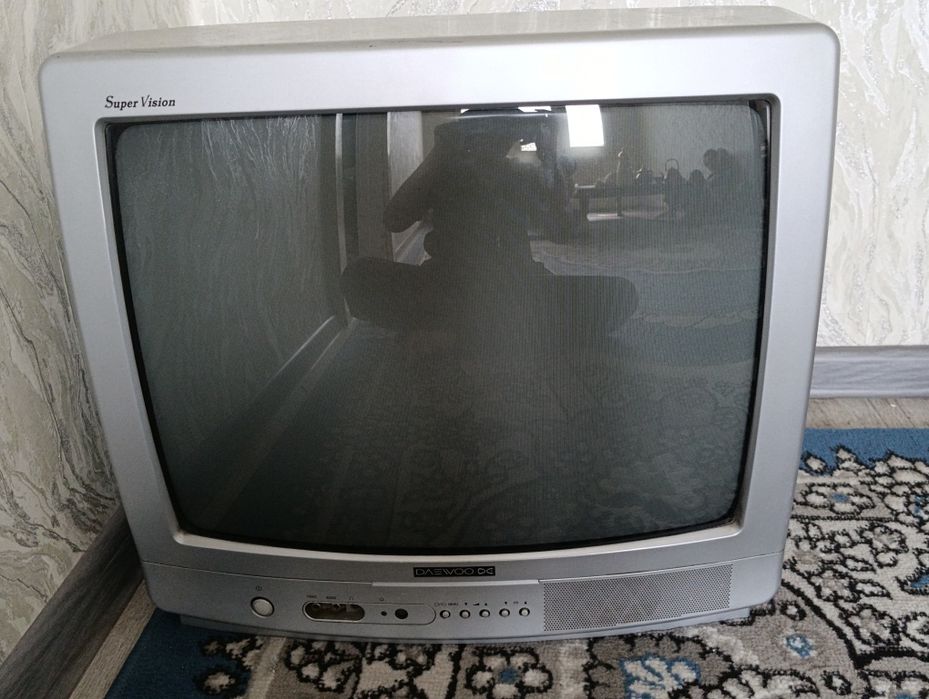 Televizor sotiladi