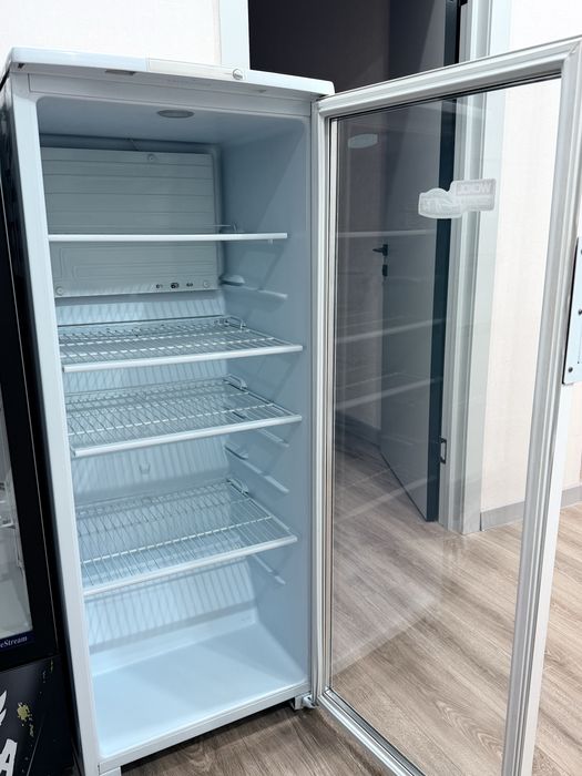 Холодильник для витрины