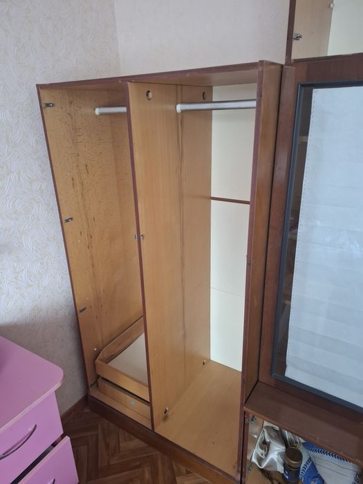 Мебель: стенка, шифонер