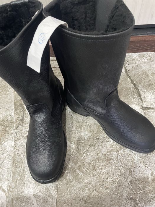 Продам унты новые