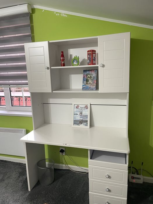 Бюро с надстройка