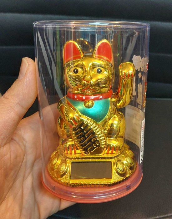 МАНЕКИ НЕКО - Японска Котка за Късмет