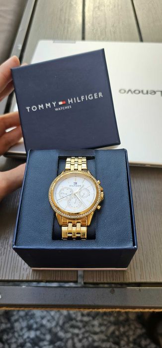Tommy Hilfiger часовник