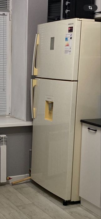 Продаю холодильник