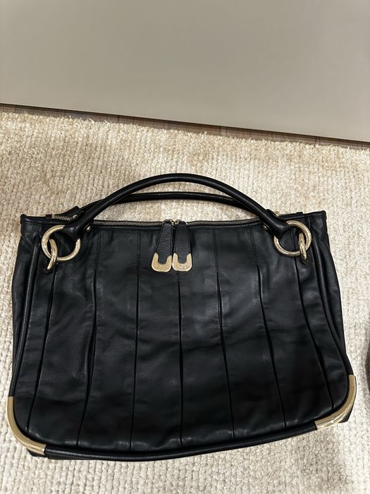 Чисто нова чанта на BALLY  от естествена кожа . Елегантна и практична