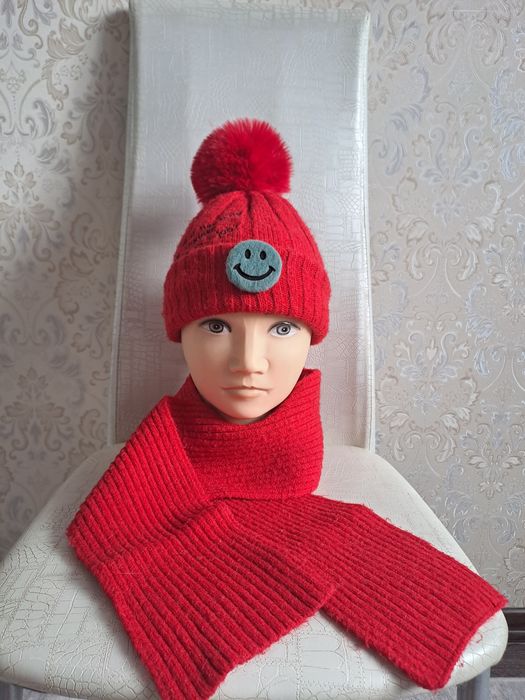 Шапка шарф красного цвета