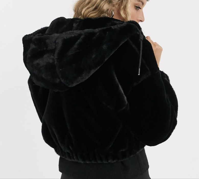 Пухено Яке Бершка (Bershka)