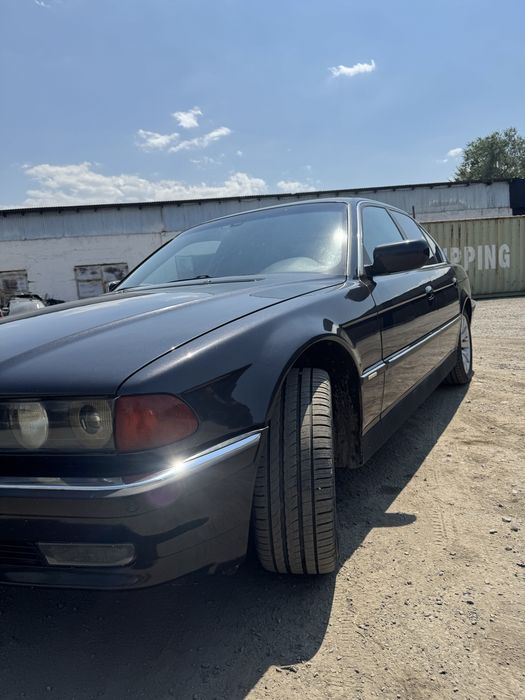 Продам BMW E38 730 живой Бумер