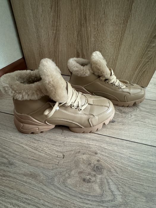 Кроссовки женские