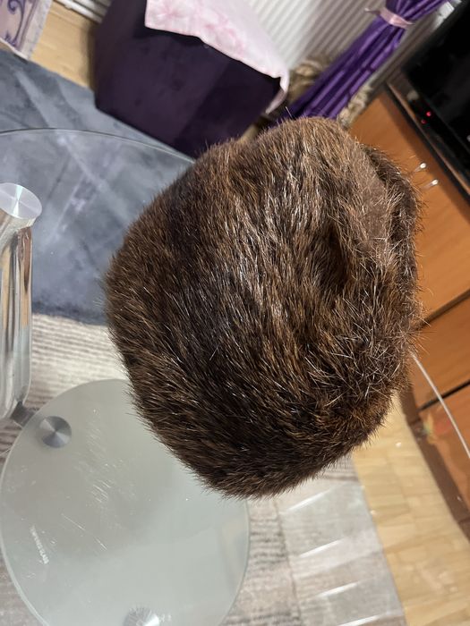 Vand caciula de nurca de barbati