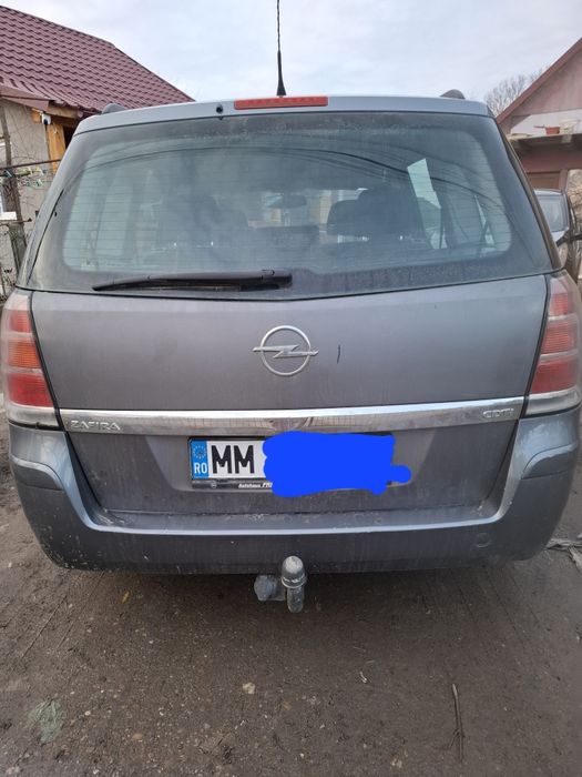 Vând Opel Zamfira