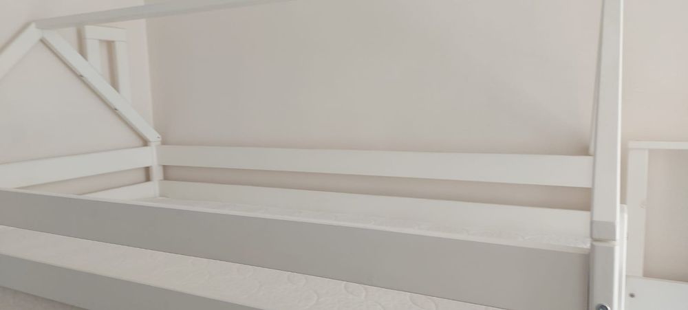 Двухъярусная кровать