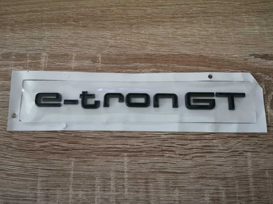 Audi e-tron GT черен гланц емблема