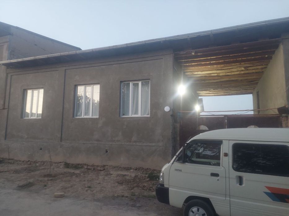 Hovli sotiladi 4-sotu 5-hona + podval 5- hona eyvro remont