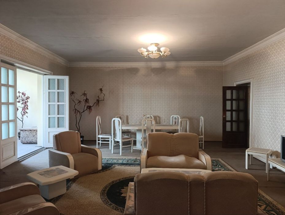 Продаётся  4х комнатная квартира