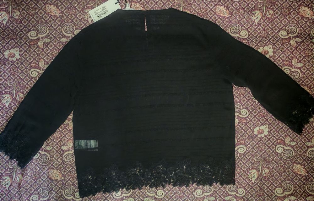 Bluza din voal puțin creponat și dantela mărimea 40,noua