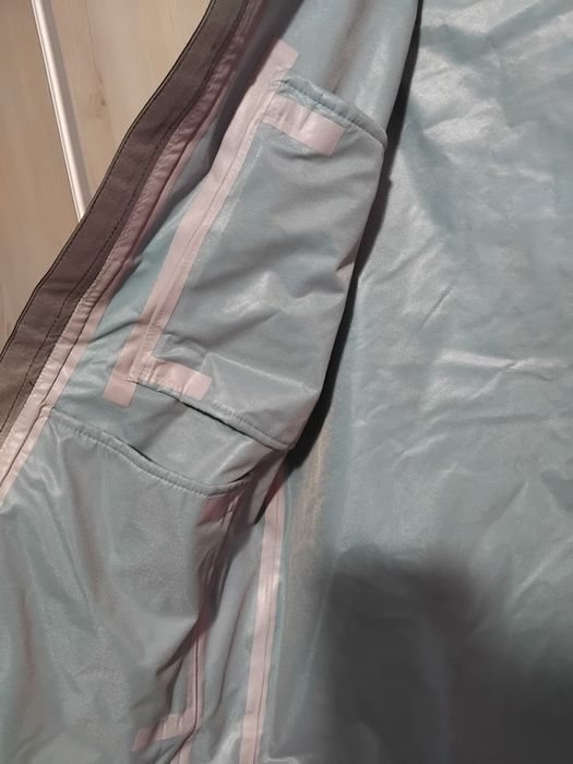 Geaca rezistenta la apa (waterproof)