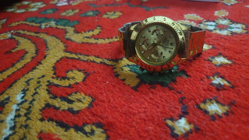 Продаётся мужские наручные часы