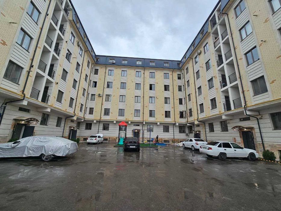 4 хонали, Квартира 6 қаватли бинонинг 2 чи қаватида жойлашган