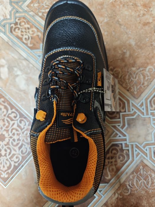 Рабочие ботинки. Новые. 42 размер