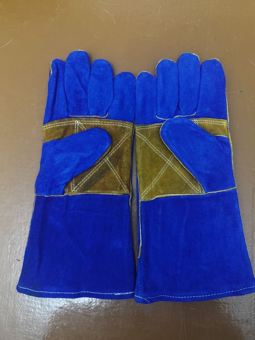 В продаже сварочные краги