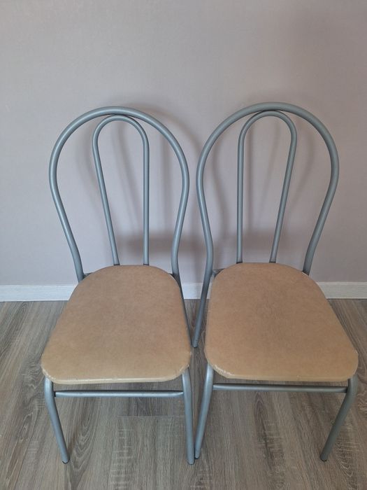 Стол обеденный и стулья