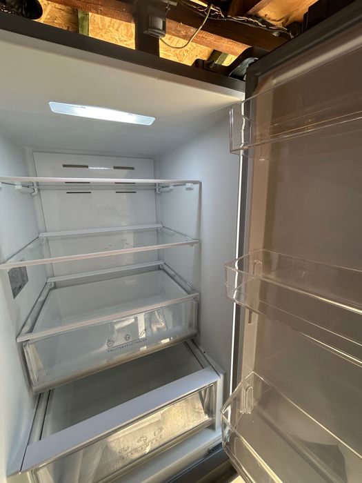 Продавам хладилник