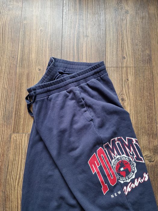 Страхотно мъжко спортно долнище TOMMY HILFIGER размер L