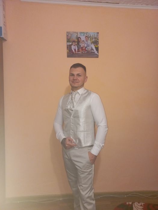 Costum Mire ,purtat o singura data