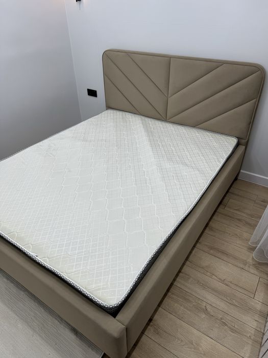 кровать для спальни