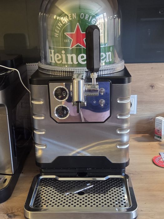 Vand dozator bere Heineken