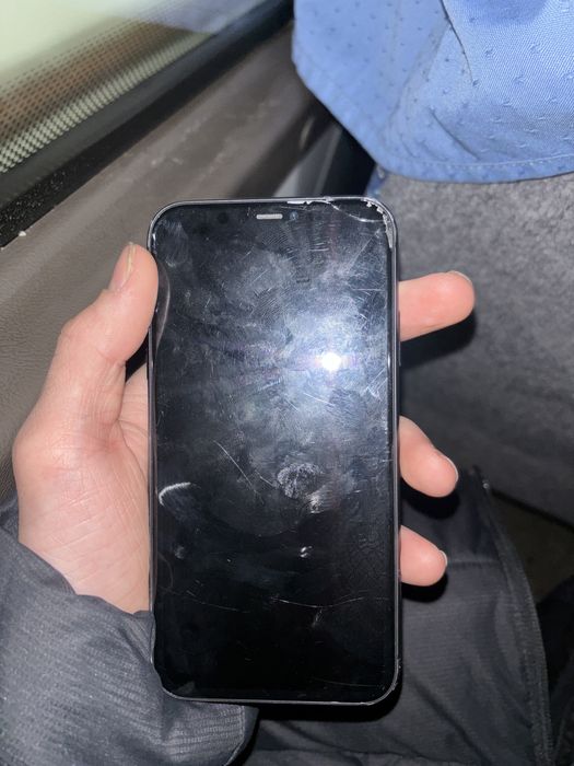 Продам айфон 11