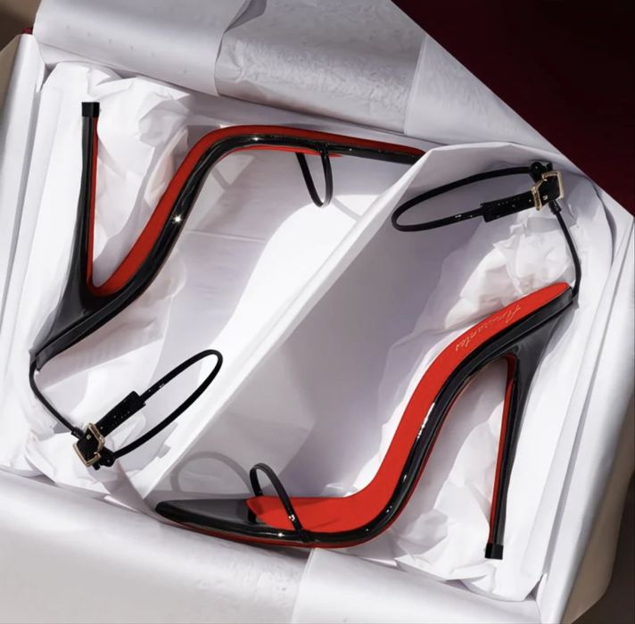 Босоножки на шпильке