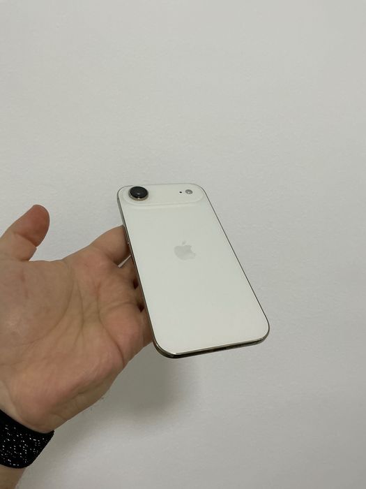 iPhone Air 256 GB Starlight и чехлы