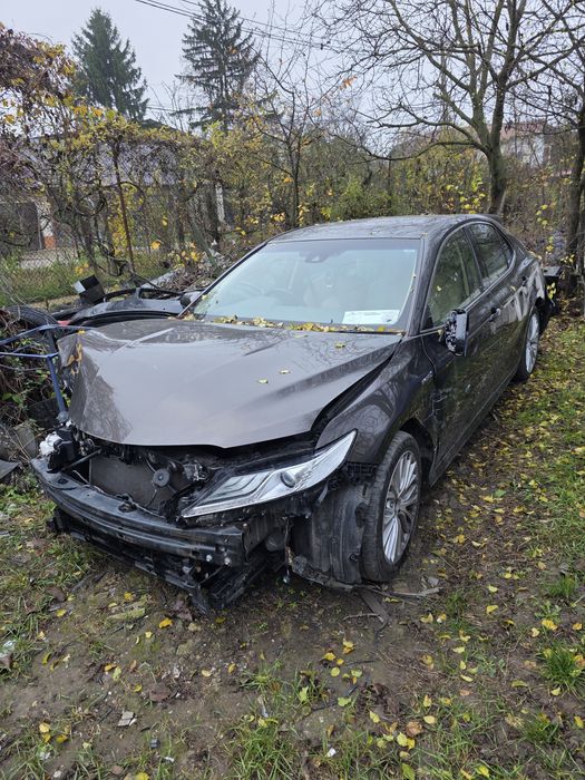 Dezmembrez Toyota Camry 2021.