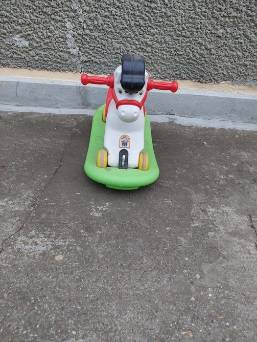 Vând căluț balansoar.