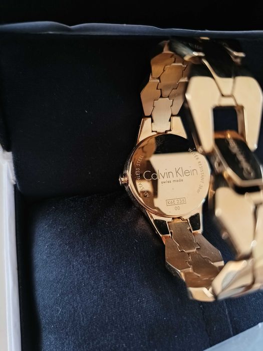 Луксозен дамски часовник ,,Calvin Klein"