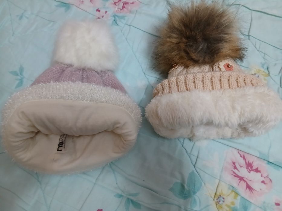 Продам шапочки на девочку