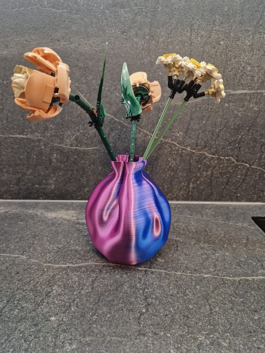 Vază decorativă printată 3D, înălțime 15 cm, lățime 10 cm