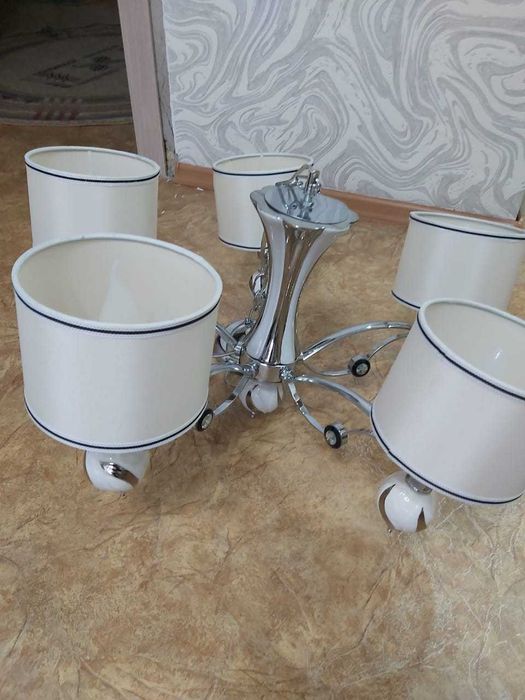 Продается люстра!!