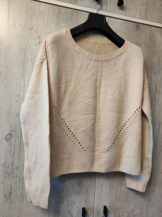 Вязанные белые свитеры