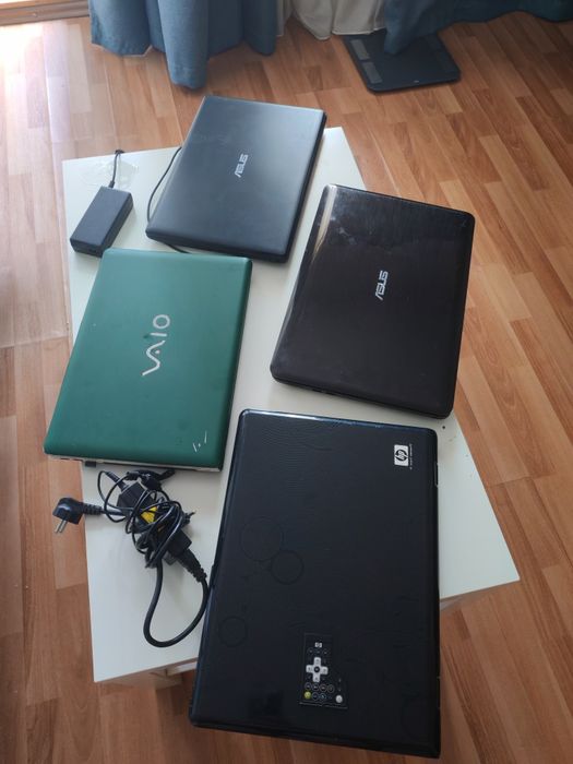 Vand lot laptopuri – se vand impreuna sau separat