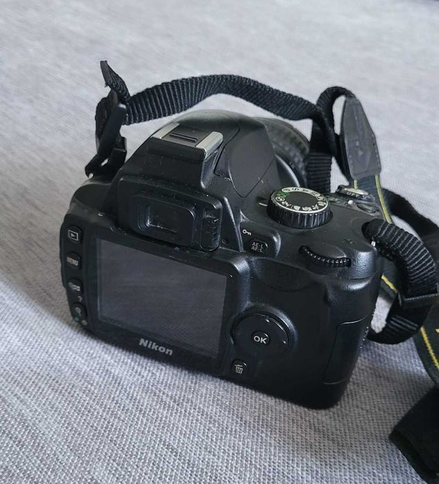 Nikon D60 cu obiectiv și husă