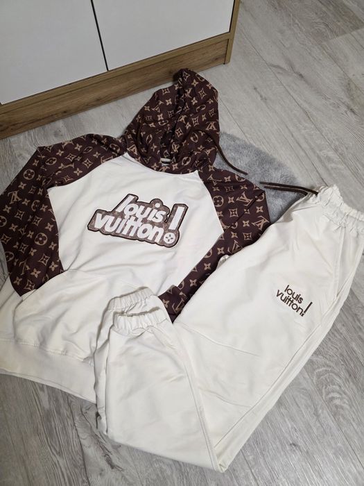 Дамски спортен комплект