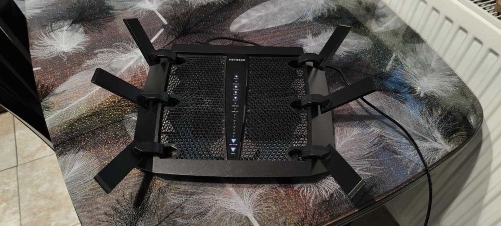 Мощен гигабитов рутер Netgear Nighthawk R8000 X6 в отлично състояние!