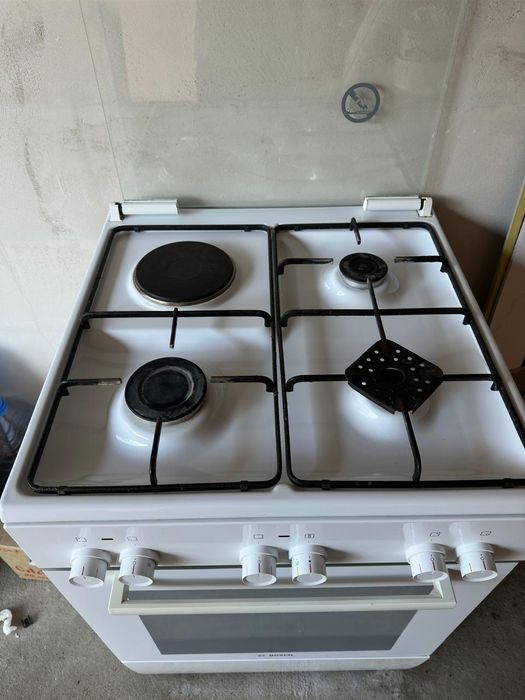 Продам газовую плиту бу Бош