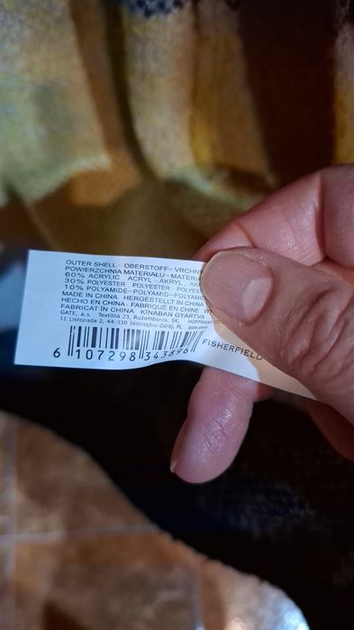Vând cardigan în stare aproape nouă.  A fost îmbrăcat maxim de 5 ori