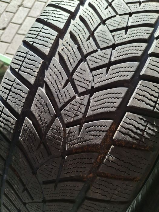 2 Anvelope de iarnă 235 55 r18 Goodyear