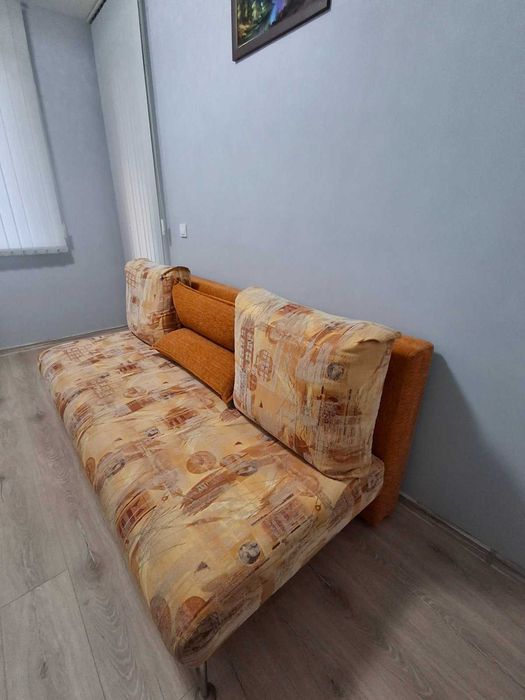 Продавам диван, произведен от Рудиан